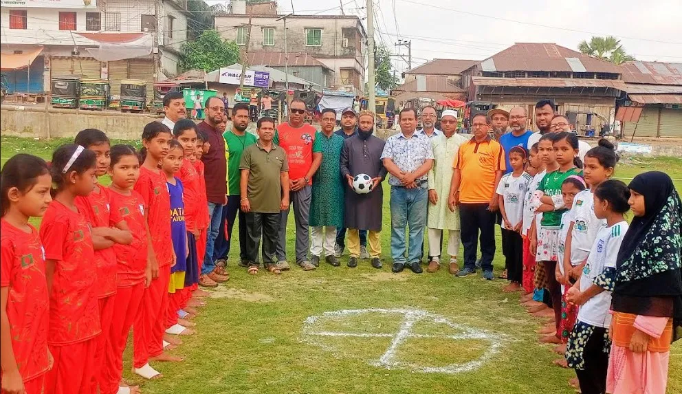 কাউখালীতে প্রাথমিক বিদ্যালয় গোল্ড কাপ ফুটবল টুর্নামেন্টের উদ্বোধন